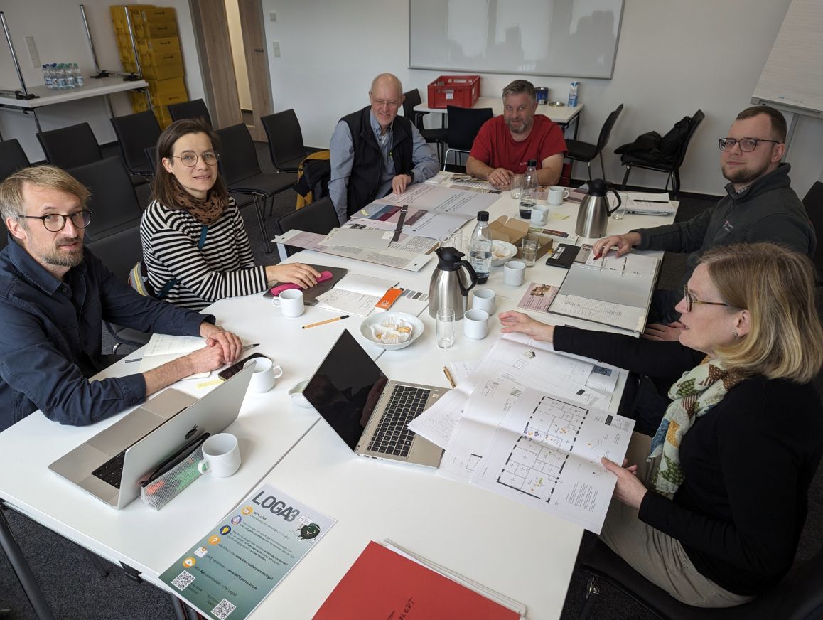 v.l.n.r.: David Lindemann, Maike Arnold, August Breker, Christian Lamminger (beide RLS Jakobsmeyer), Georg Wippermann (Tischlerei Wippermann), Kirsten John-Stucke (Kreismuseum Wewelsburg